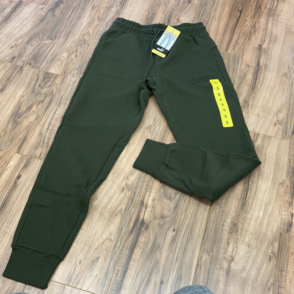 PUMA NWT jogger. Size small